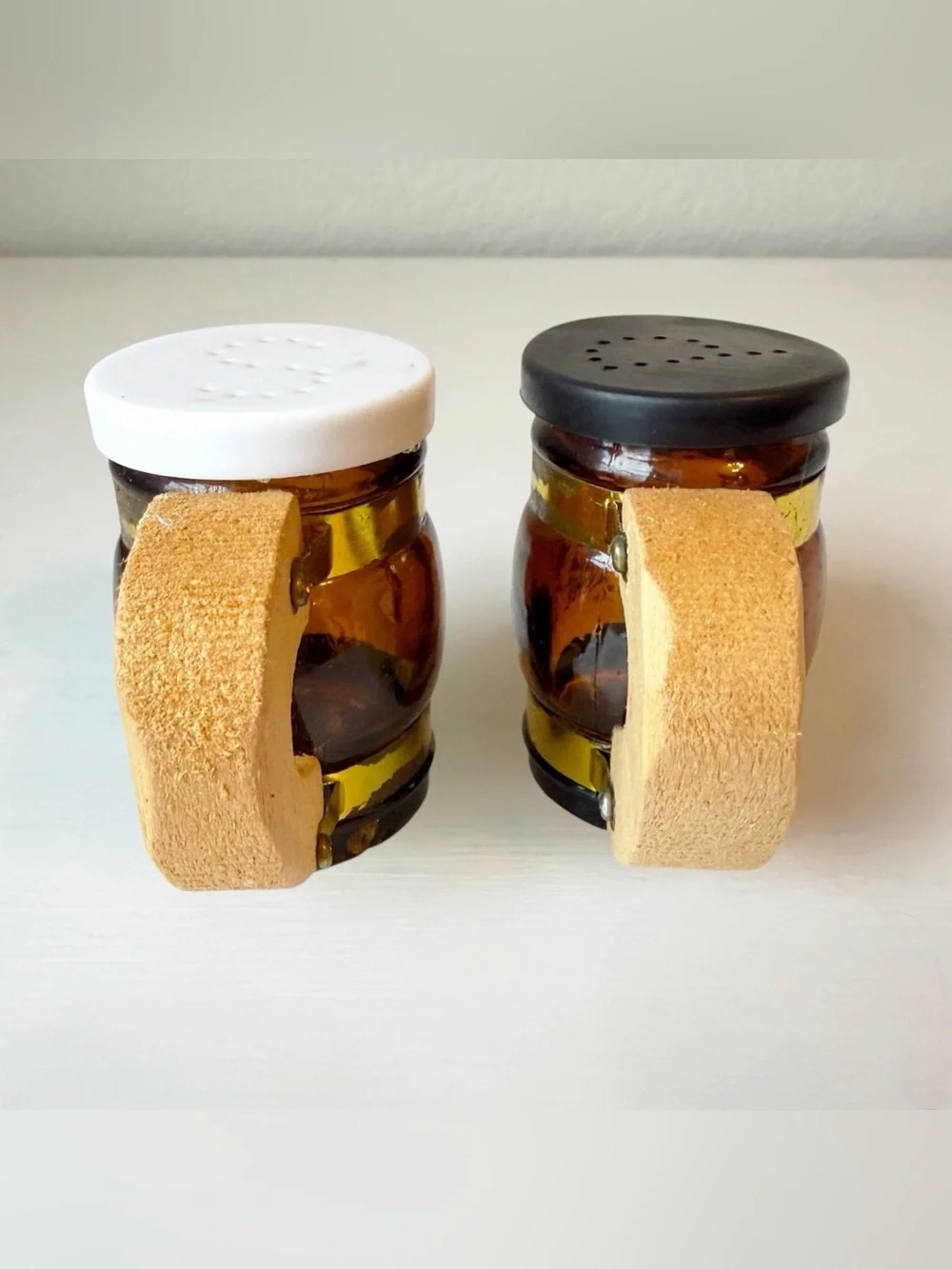 Vintage Alaska souvenir salt & pepper shakers. Made in Taiwan
